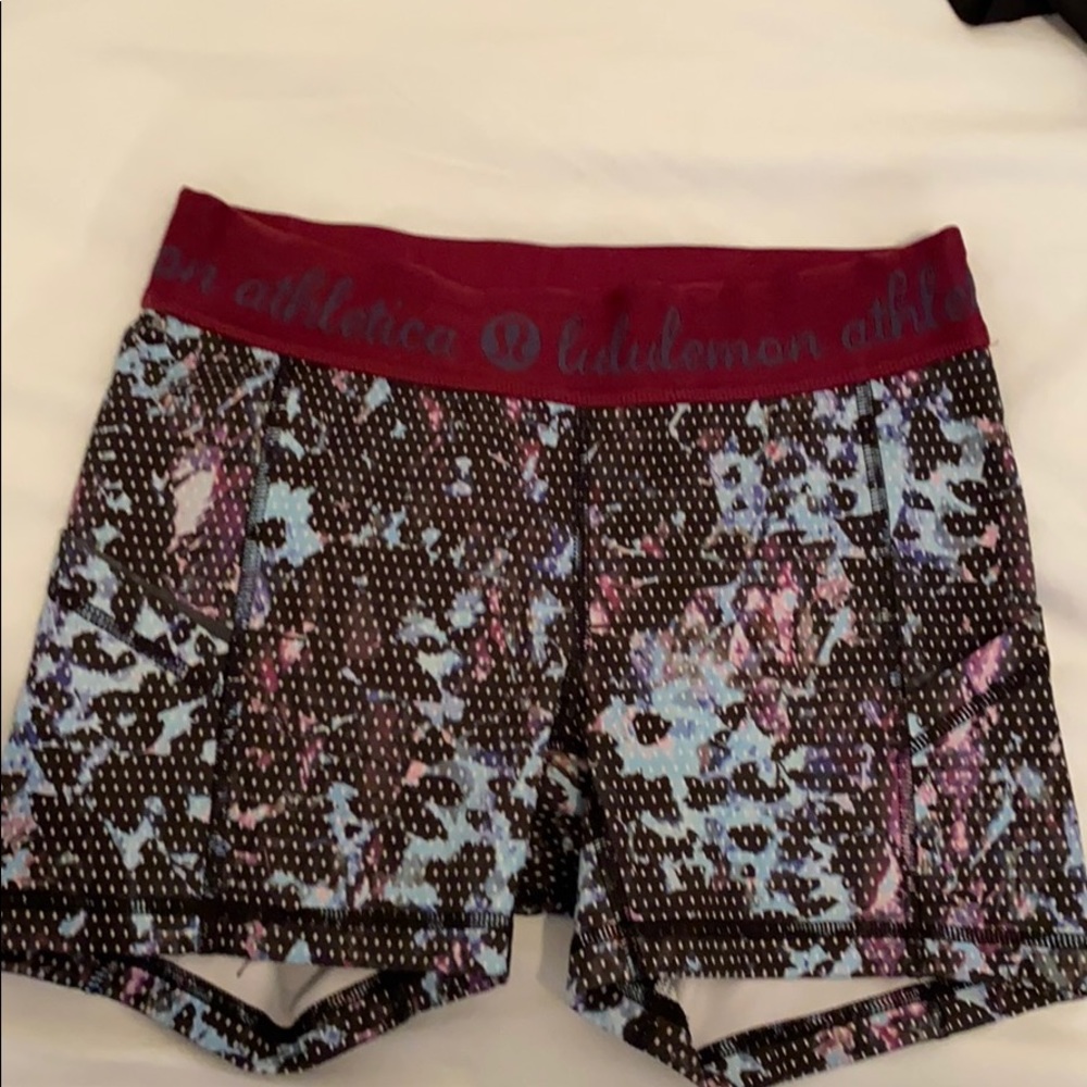 Lululemon floral spandex shorts with pockets